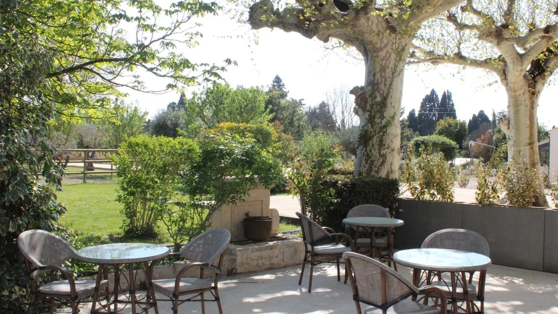 Le Mas Des Fontaines Chateaurenard 0*,  France