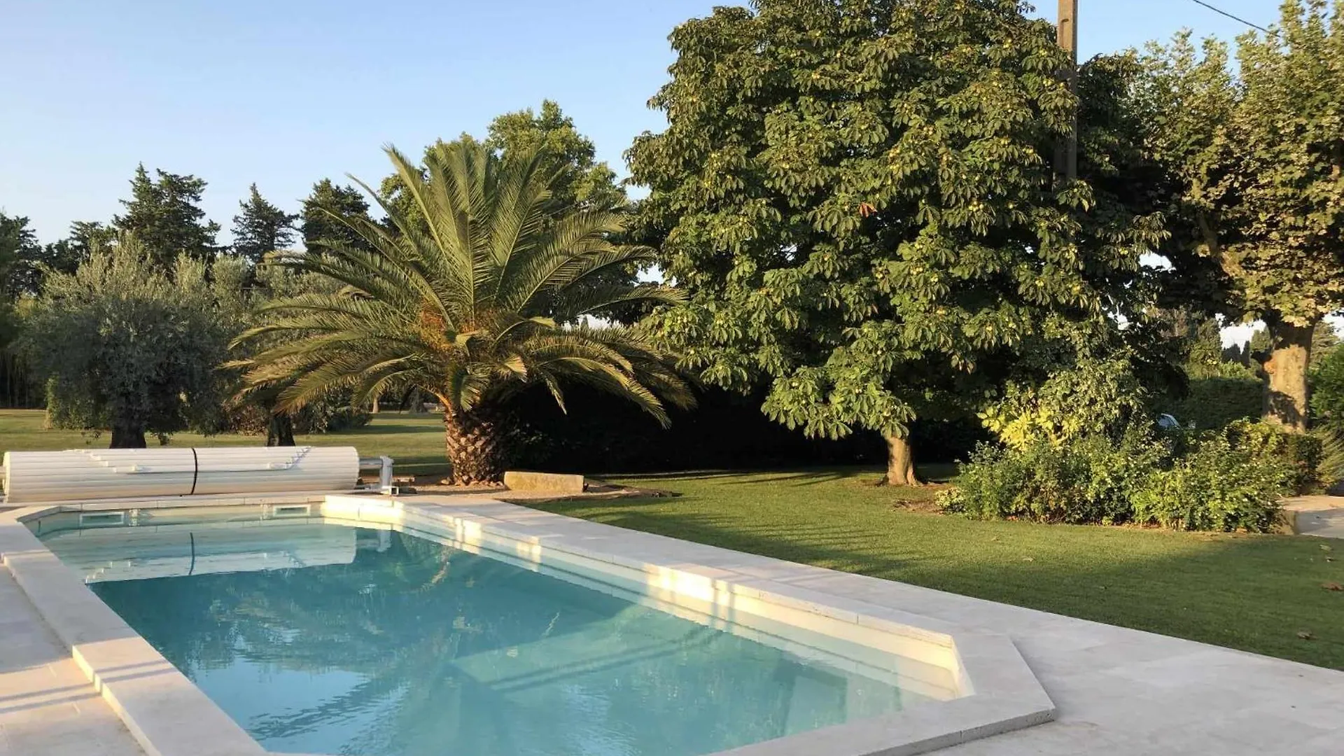 Bed & Breakfast Le Mas Des Fontaines Chateaurenard France
